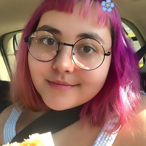 Meet your Posher, Cara - Picture 3 of 3